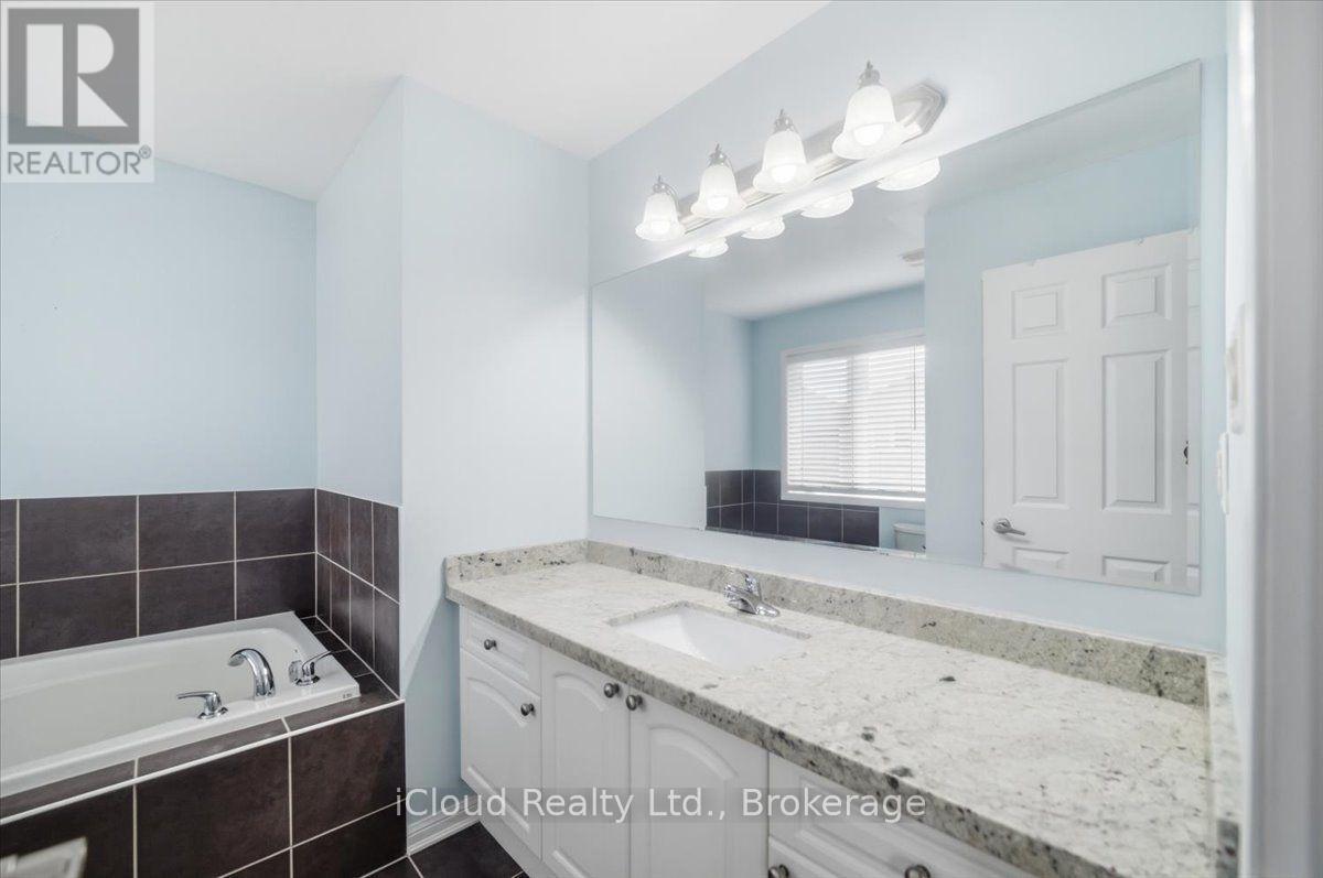270 Whetham Heights, Milton, ON - Indoor Photo Showing Bathroom