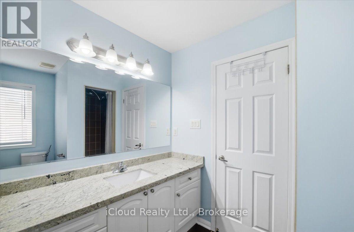 270 Whetham Heights, Milton, ON - Indoor Photo Showing Bathroom