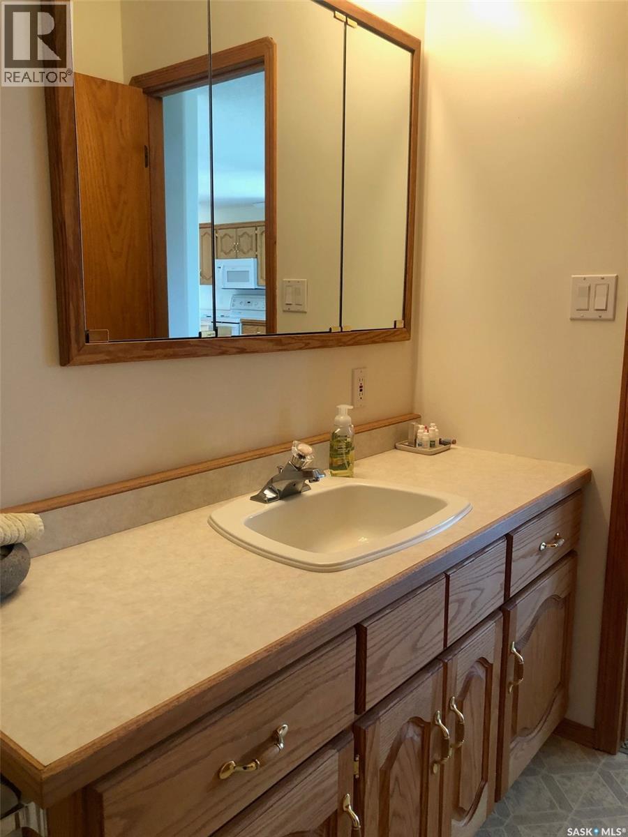 643 2Nd Street Ne, Preeceville, SK - Indoor Photo Showing Bathroom