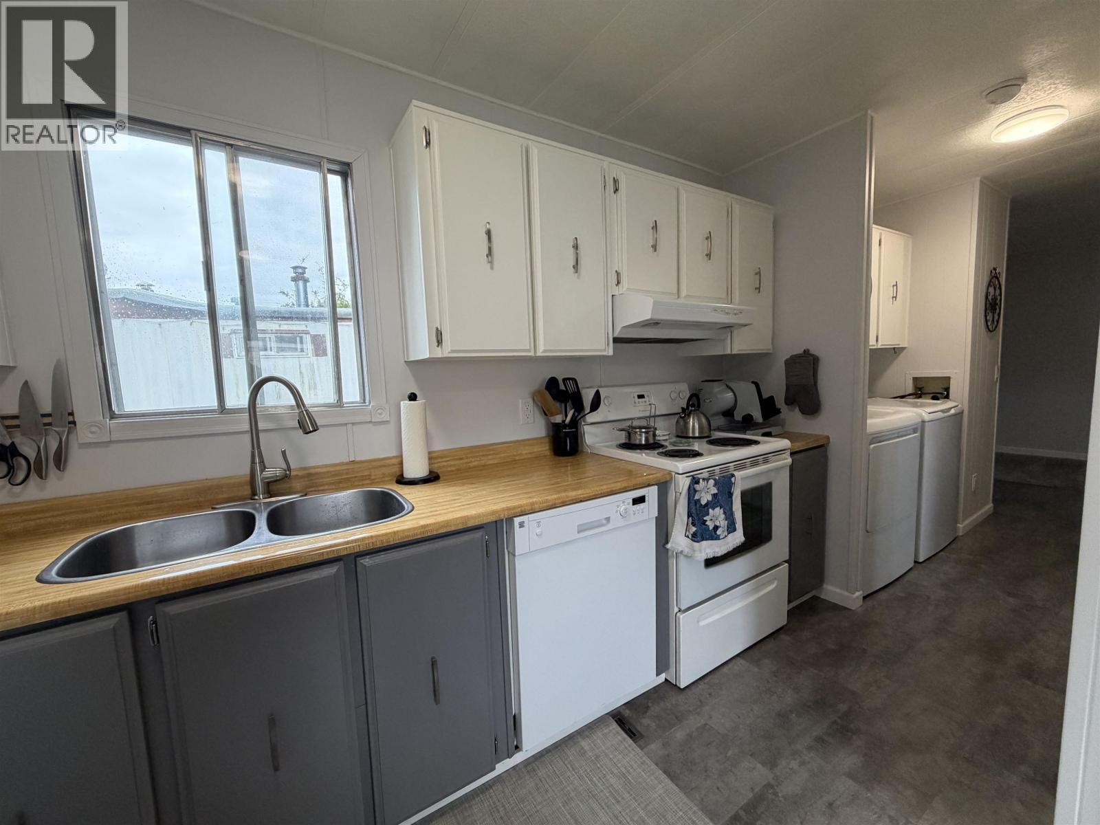 24 4625 Graham Avenue, Terrace, BC - Indoor Photo Showing Kitchen With Double Sink