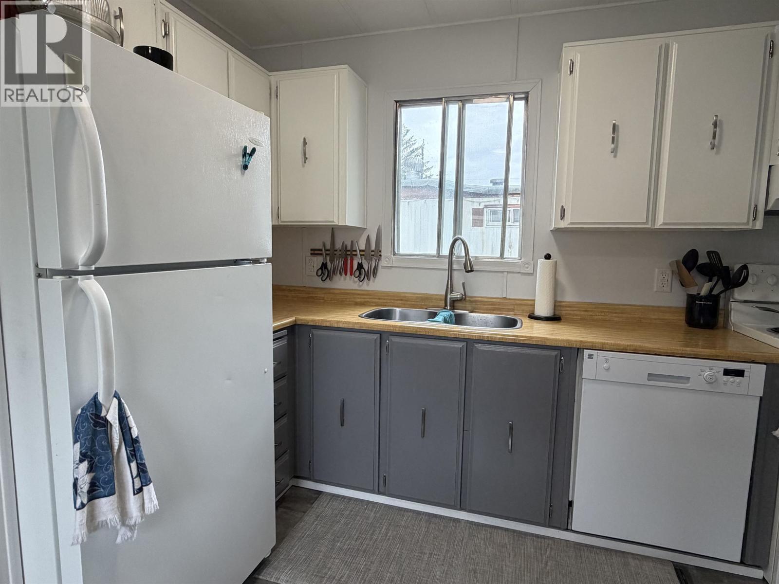 24 4625 Graham Avenue, Terrace, BC - Indoor Photo Showing Kitchen With Double Sink