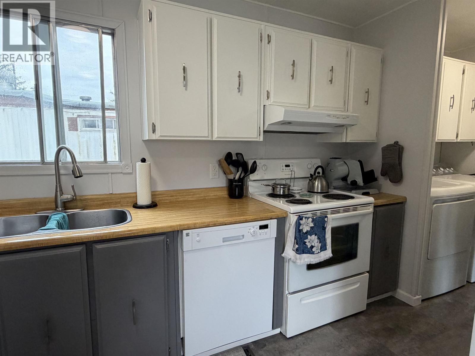 24 4625 Graham Avenue, Terrace, BC - Indoor Photo Showing Kitchen With Double Sink