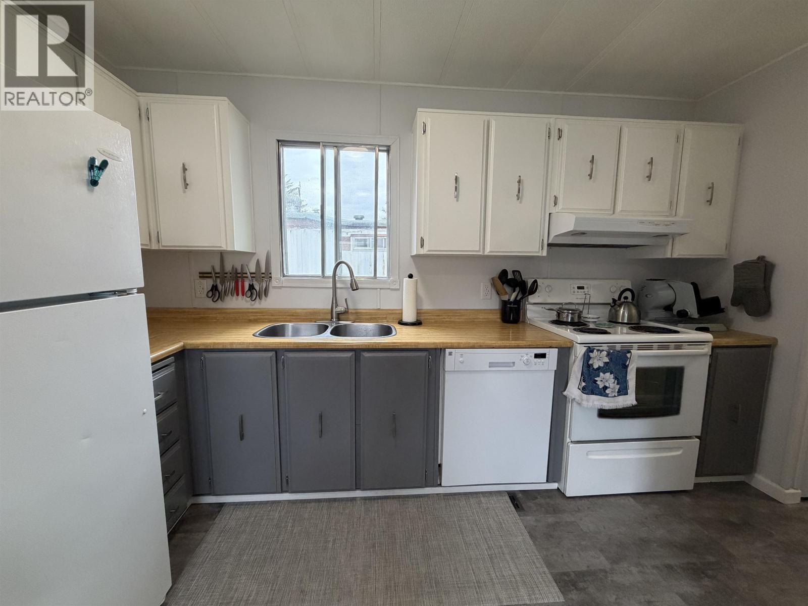 24 4625 Graham Avenue, Terrace, BC - Indoor Photo Showing Kitchen With Double Sink