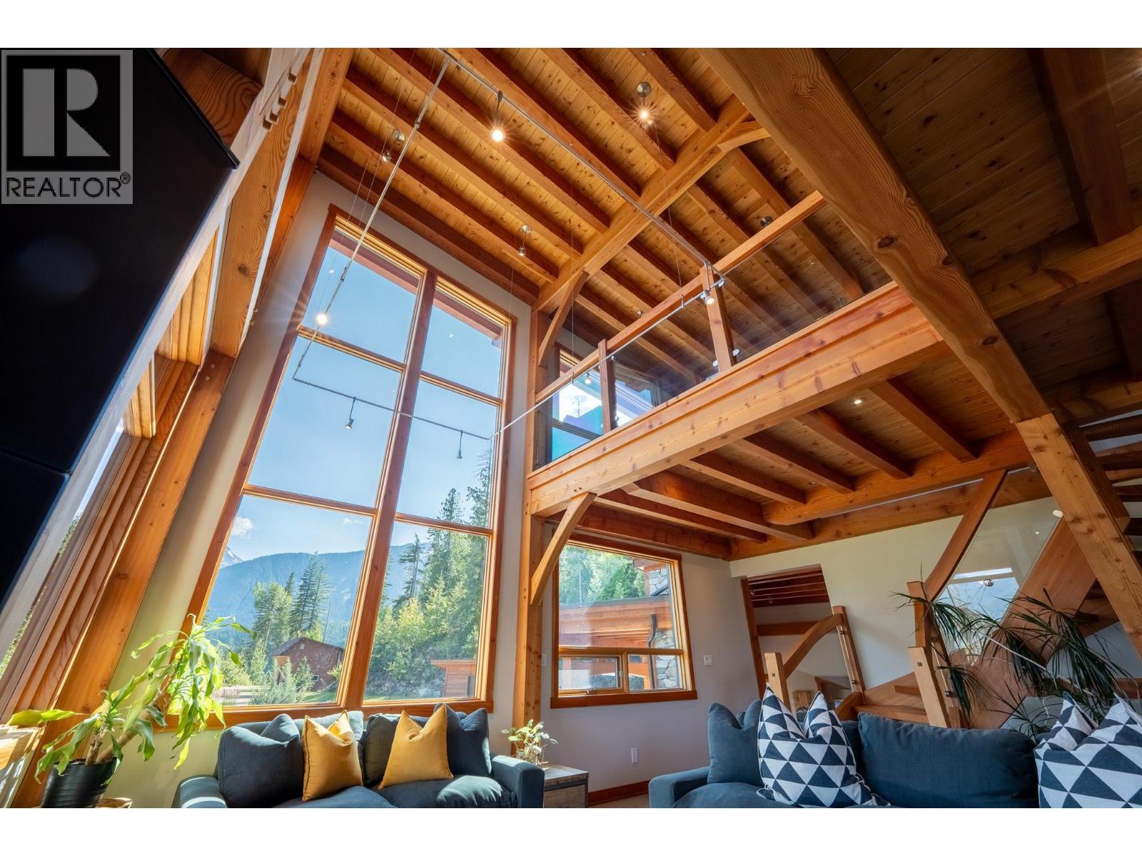 Great room - 1917 Mt Mcpherson Drive, Revelstoke, BC - Indoor Photo Showing Other Room