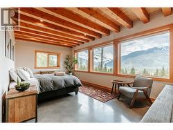 Main flr primary bdrm -