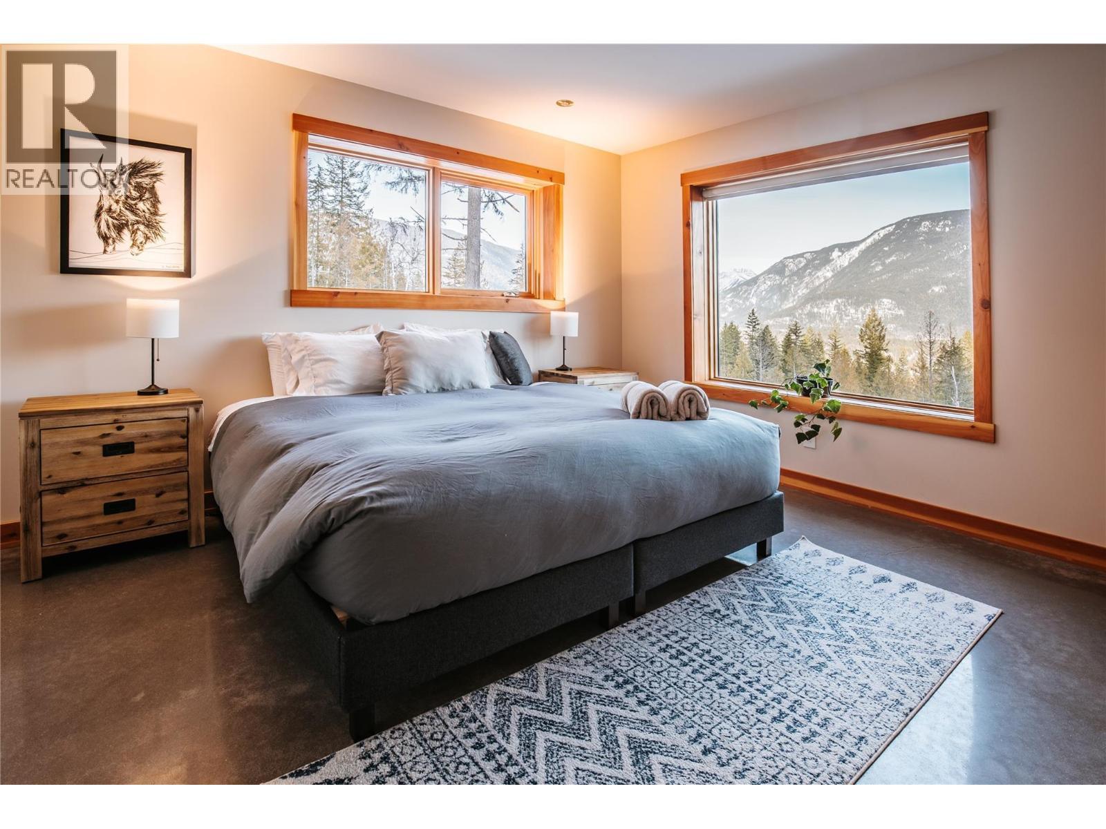 Lwr level bdrm - 1917 Mt Mcpherson Drive, Revelstoke, BC - Indoor Photo Showing Bedroom