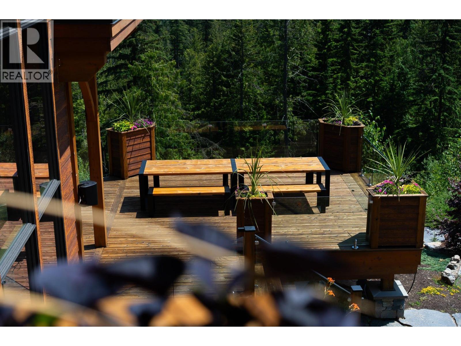 Custom outdoor dining - 1917 Mt Mcpherson Drive, Revelstoke, BC - Outdoor