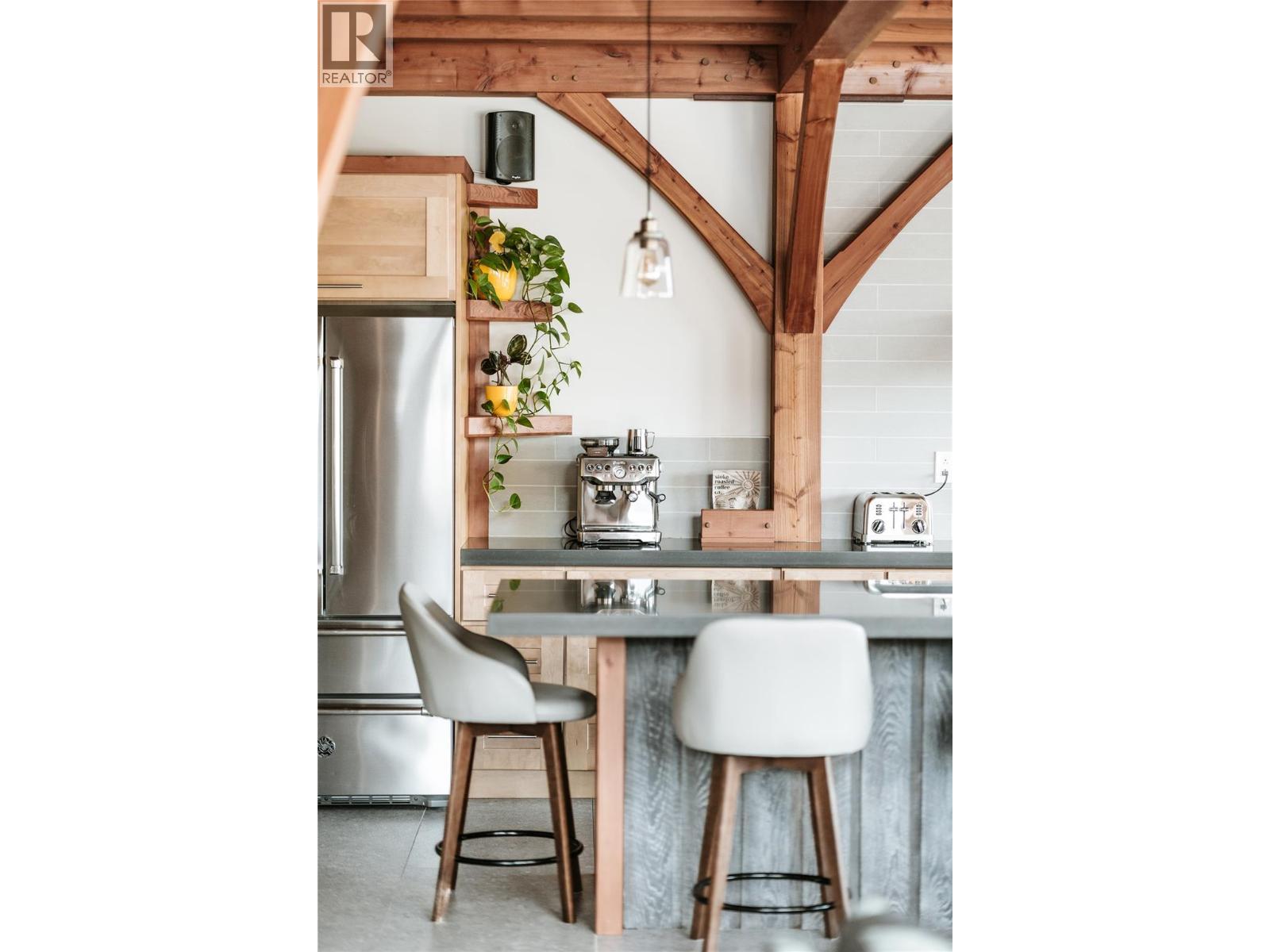 1917 Mt Mcpherson Drive, Revelstoke, BC - Indoor