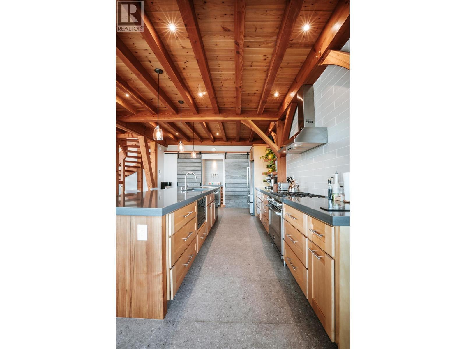 1917 Mt Mcpherson Drive, Revelstoke, BC - Indoor Photo Showing Kitchen