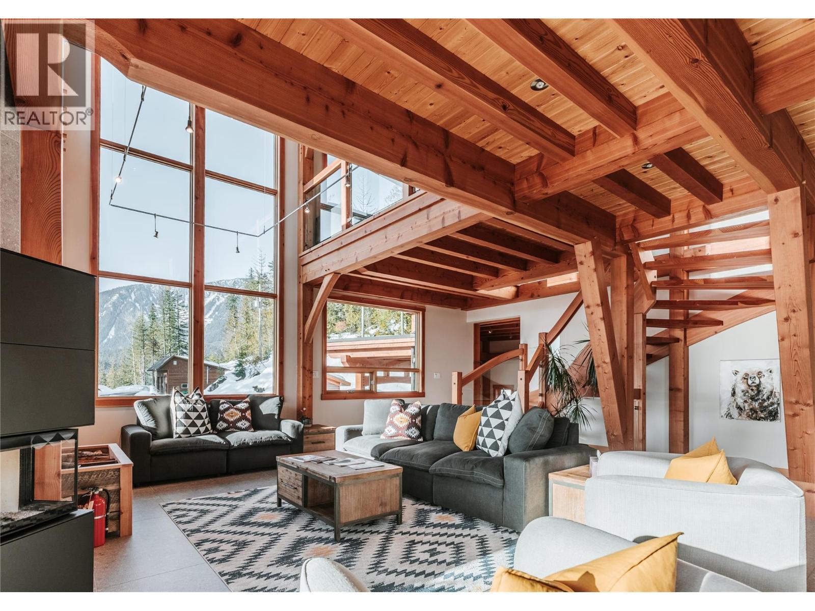 Great room - 1917 Mt Mcpherson Drive, Revelstoke, BC - Indoor Photo Showing Living Room