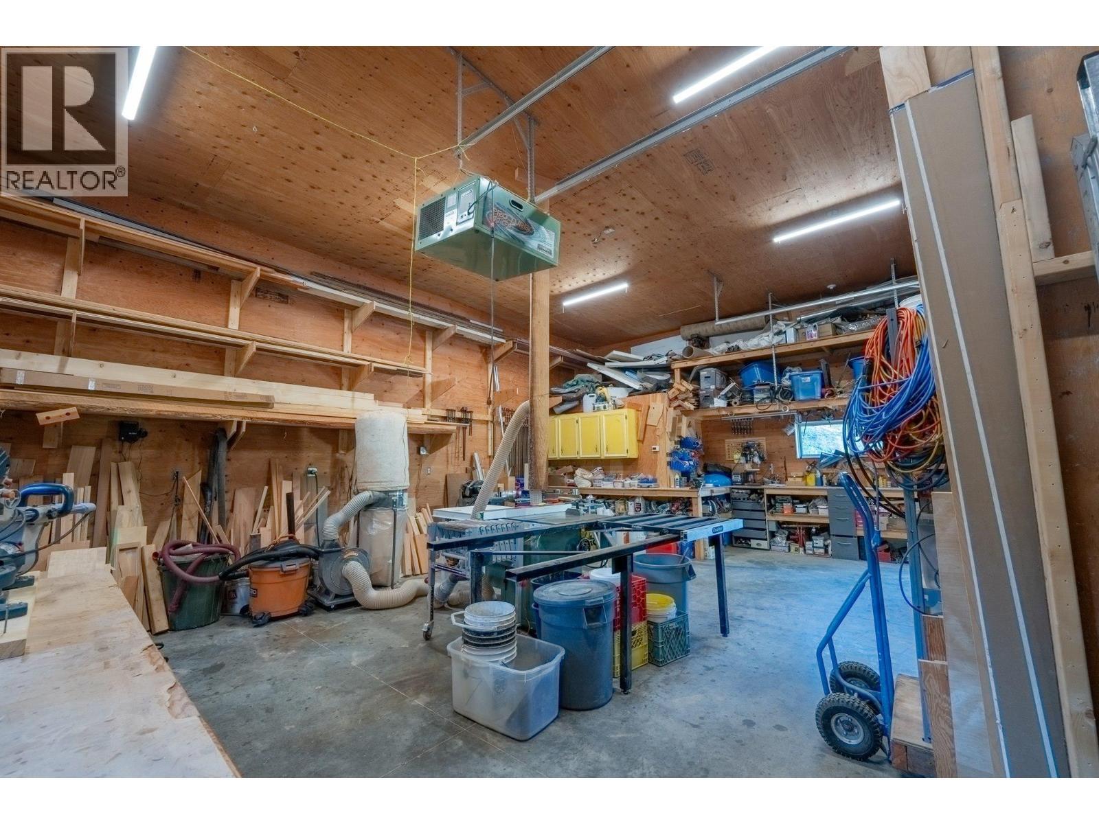 1917 Mt Mcpherson Drive, Revelstoke, BC - Indoor Photo Showing Garage