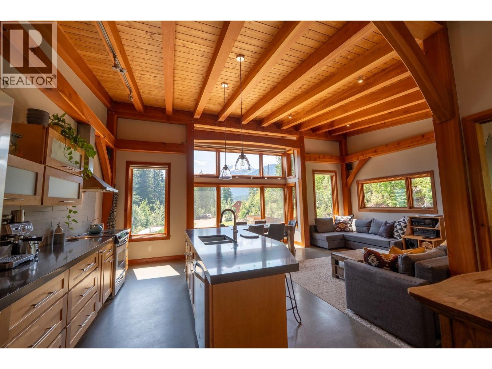 1917 Mt Mcpherson Drive, Revelstoke, BC - Indoor