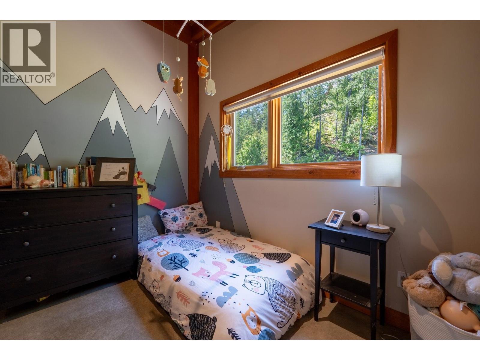bdrm in caretaker/owners suite - 1917 Mt Mcpherson Drive, Revelstoke, BC - Indoor Photo Showing Bedroom