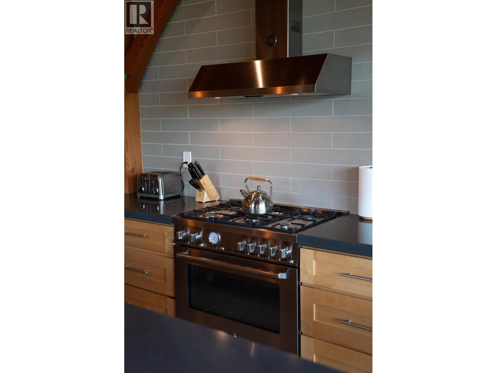 Chefs kitchen - 1917 Mt Mcpherson Drive, Revelstoke, BC - Indoor