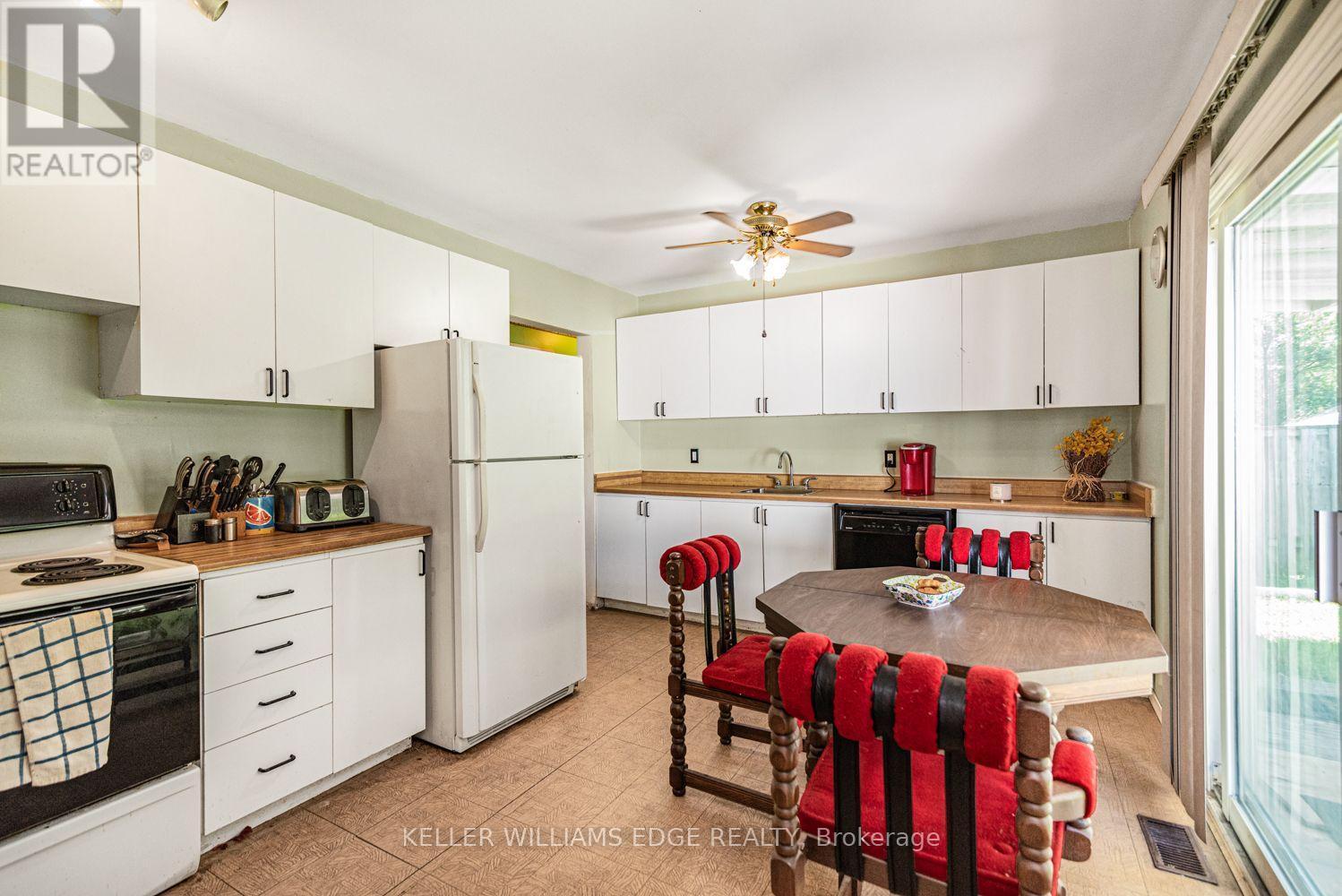 2138 Falmouth Terrace, Burlington, ON - Indoor Photo Showing Kitchen