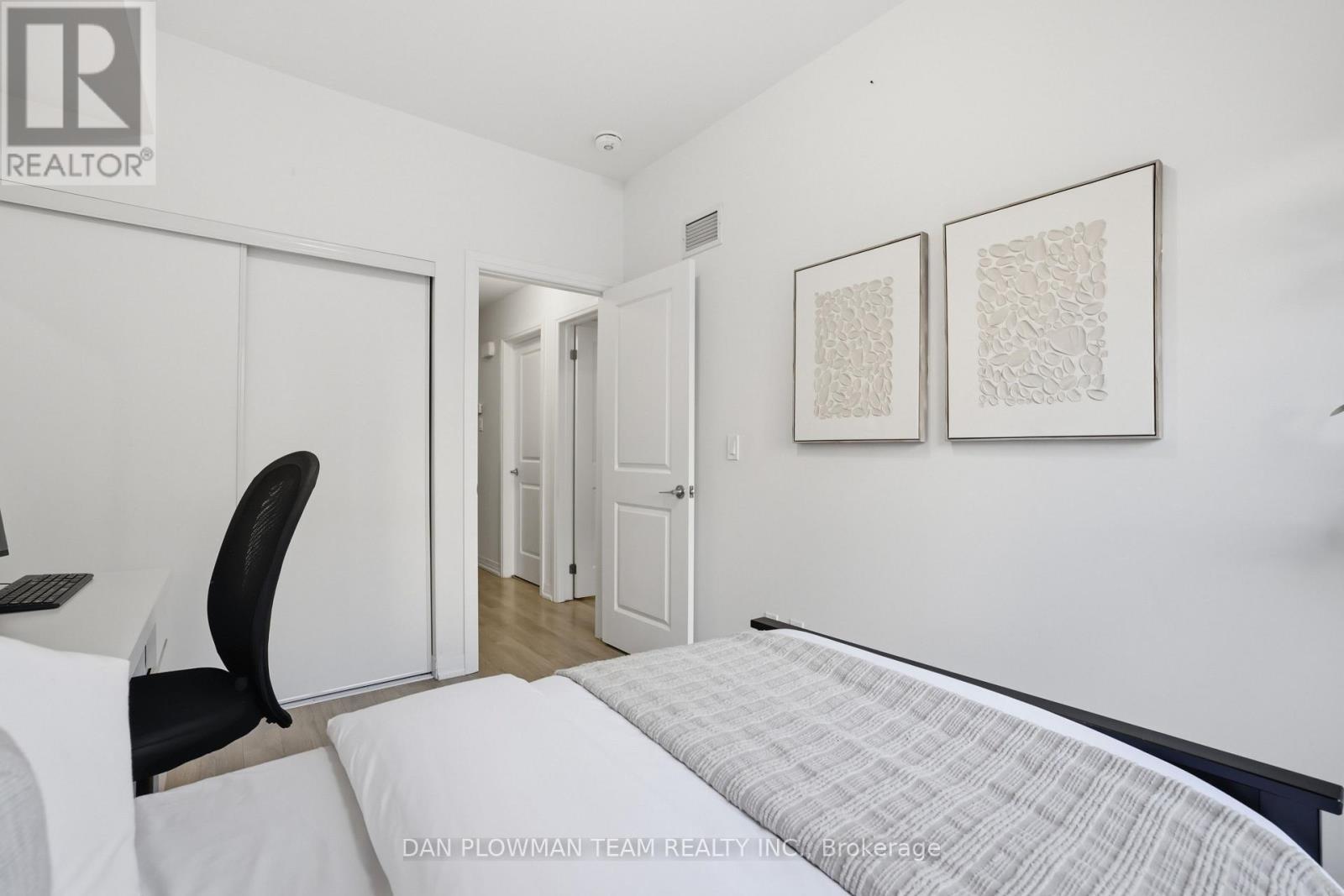 1210 - 2635 William Jackson Drive, Pickering, ON - Indoor Photo Showing Bedroom