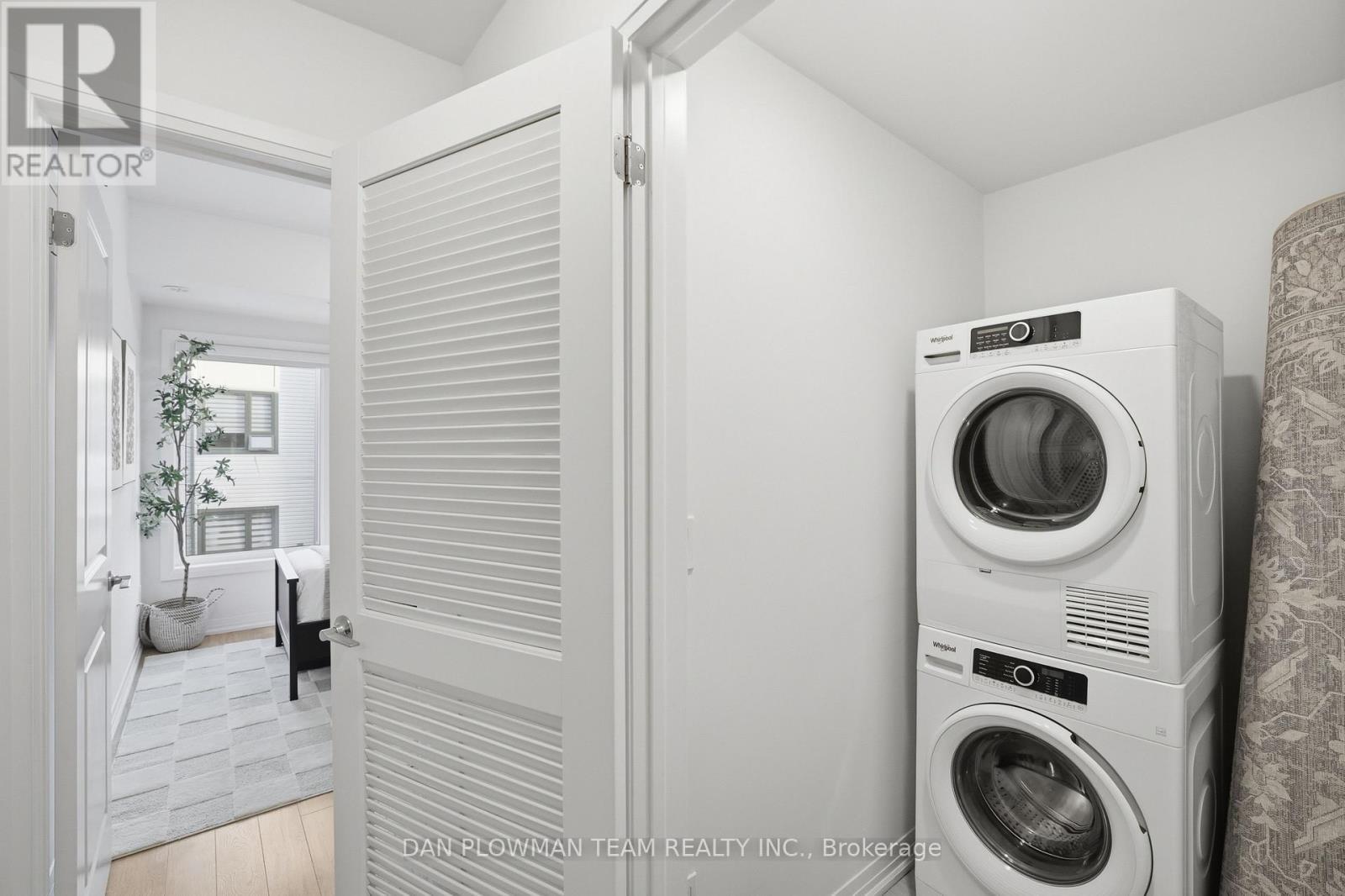 1210 - 2635 William Jackson Drive, Pickering, ON - Indoor Photo Showing Laundry Room