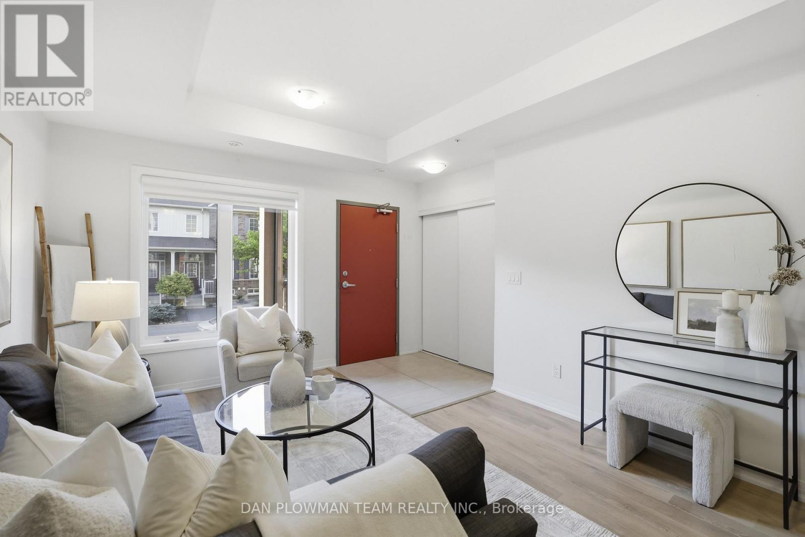 1210 - 2635 William Jackson Drive, Pickering, ON - Indoor Photo Showing Living Room