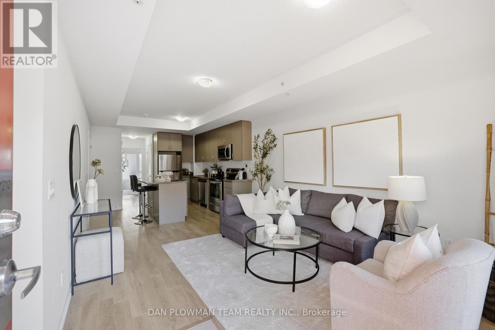 1210 - 2635 William Jackson Drive, Pickering, ON - Indoor Photo Showing Living Room
