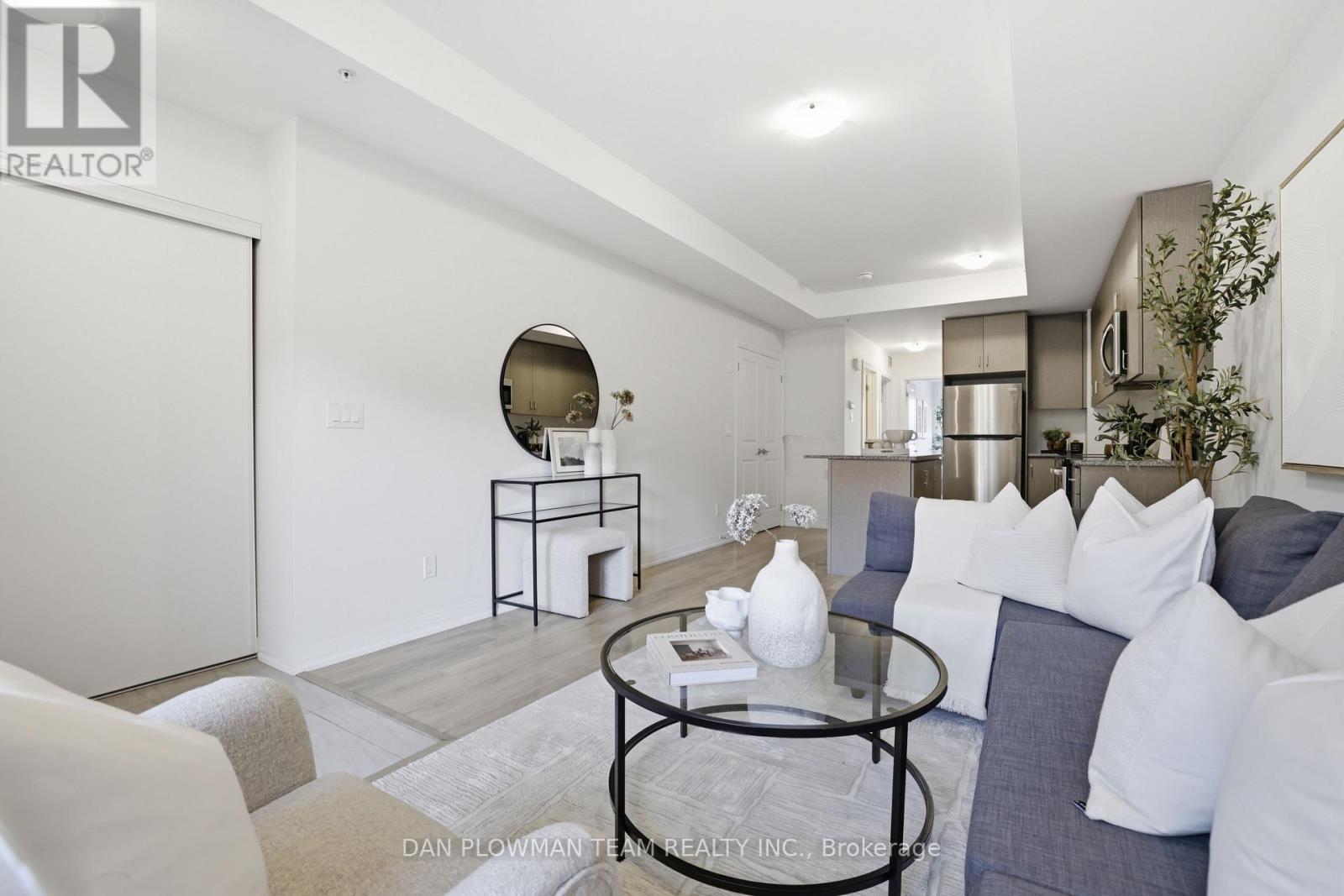 1210 - 2635 William Jackson Drive, Pickering, ON - Indoor Photo Showing Living Room