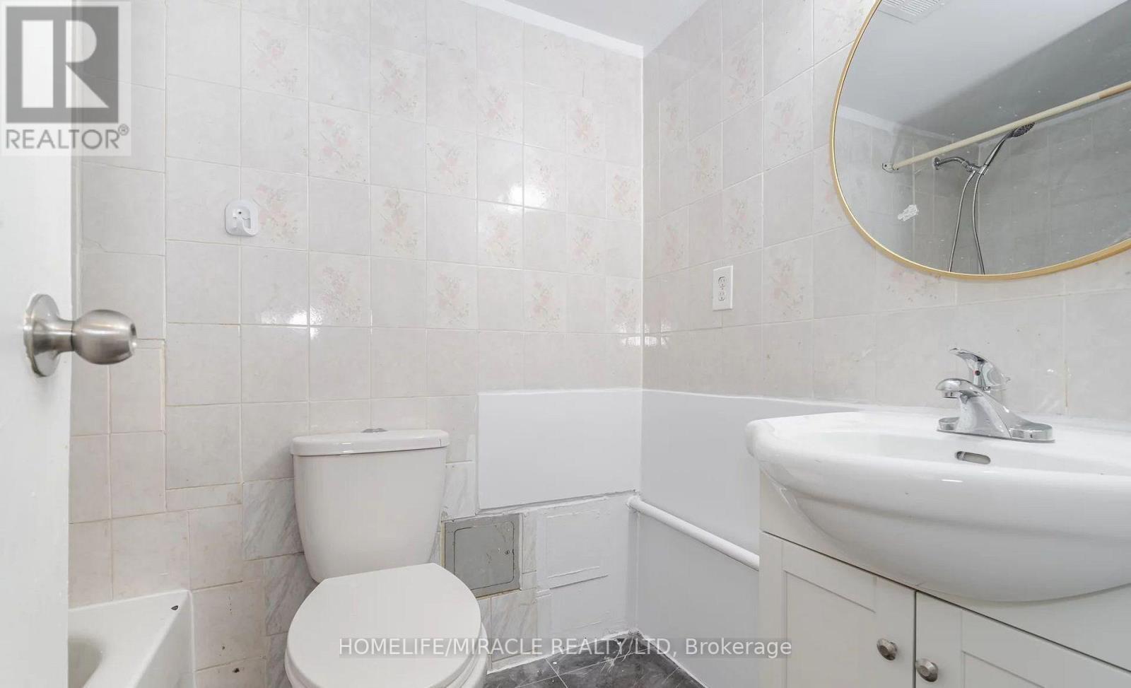 517 - 4673 Jane Street, Toronto, ON - Indoor Photo Showing Bathroom