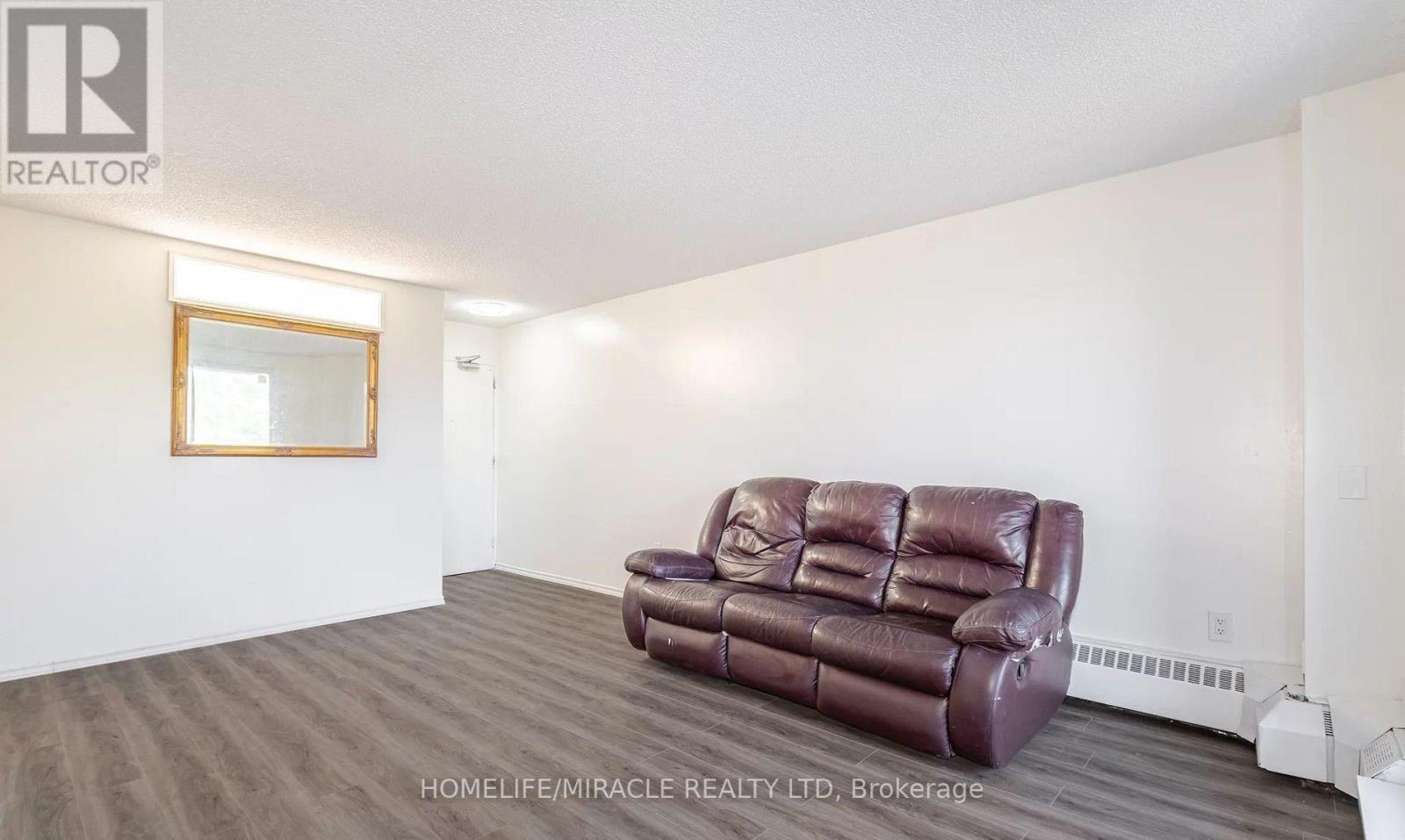 517 - 4673 Jane Street, Toronto, ON - Indoor