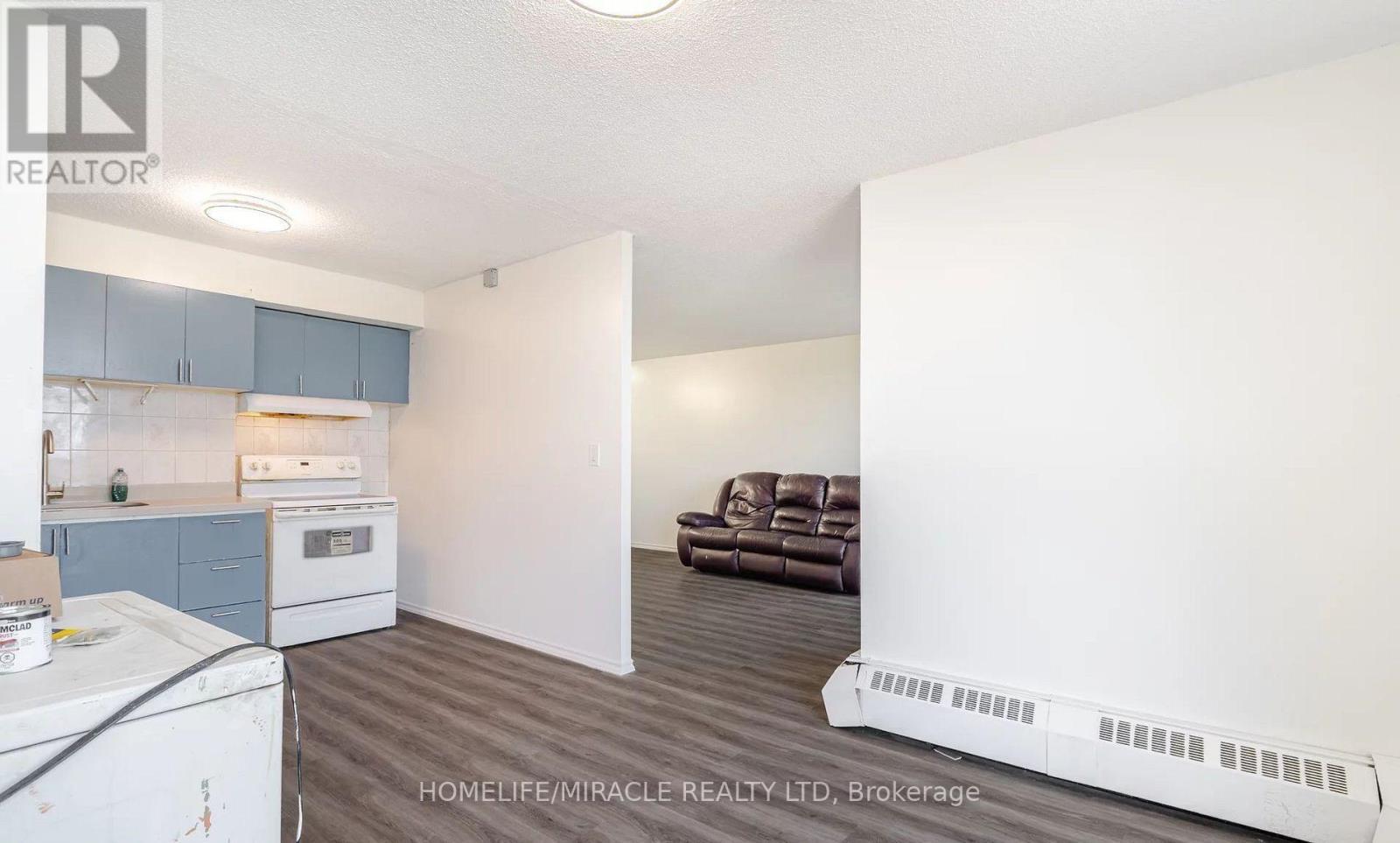 517 - 4673 Jane Street, Toronto, ON - Indoor Photo Showing Kitchen