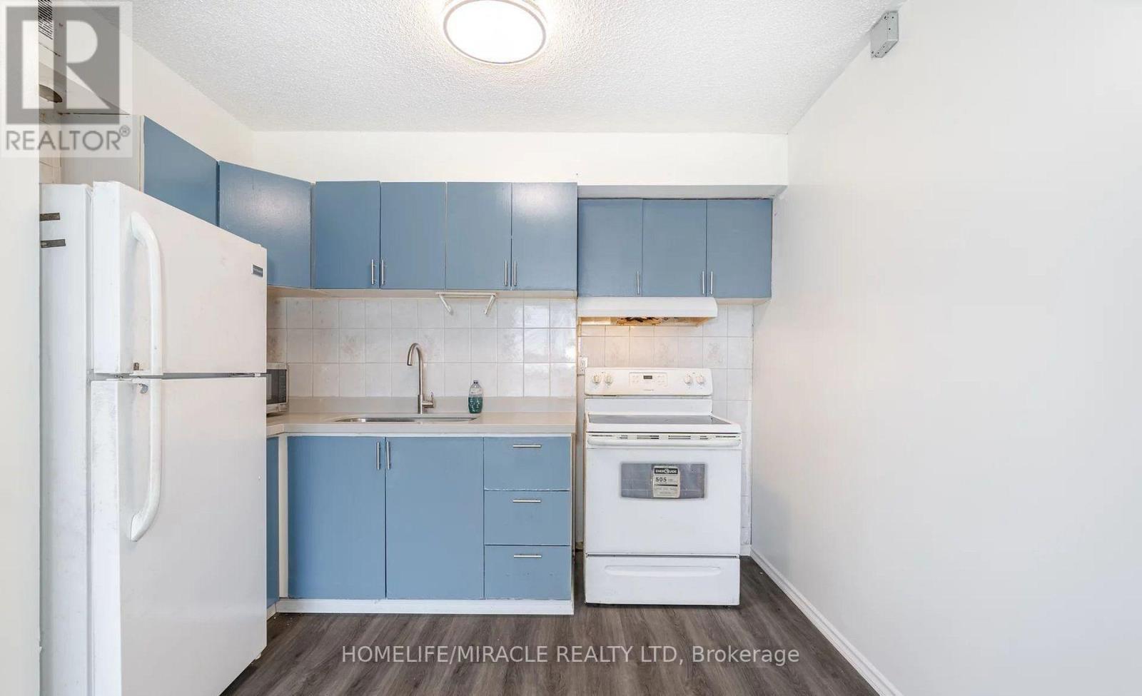 517 - 4673 Jane Street, Toronto, ON - Indoor Photo Showing Kitchen