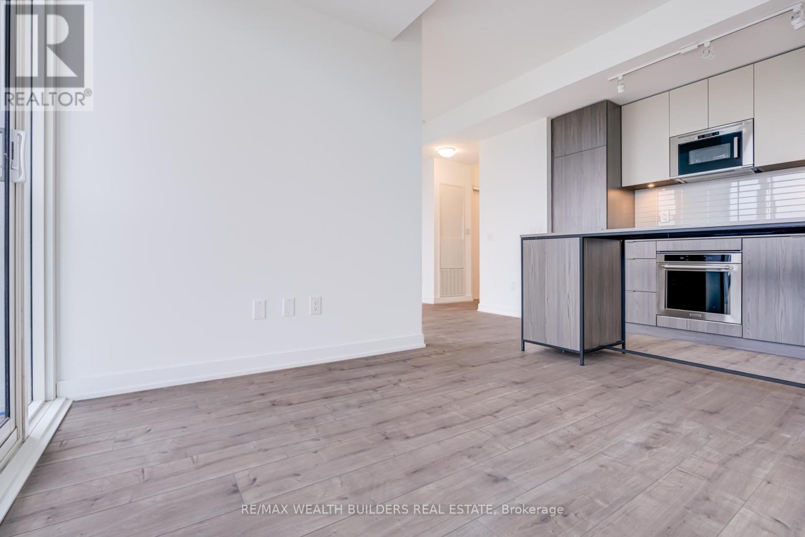 714 - 220 Missinnihe Way, Mississauga, ON - Indoor Photo Showing Kitchen