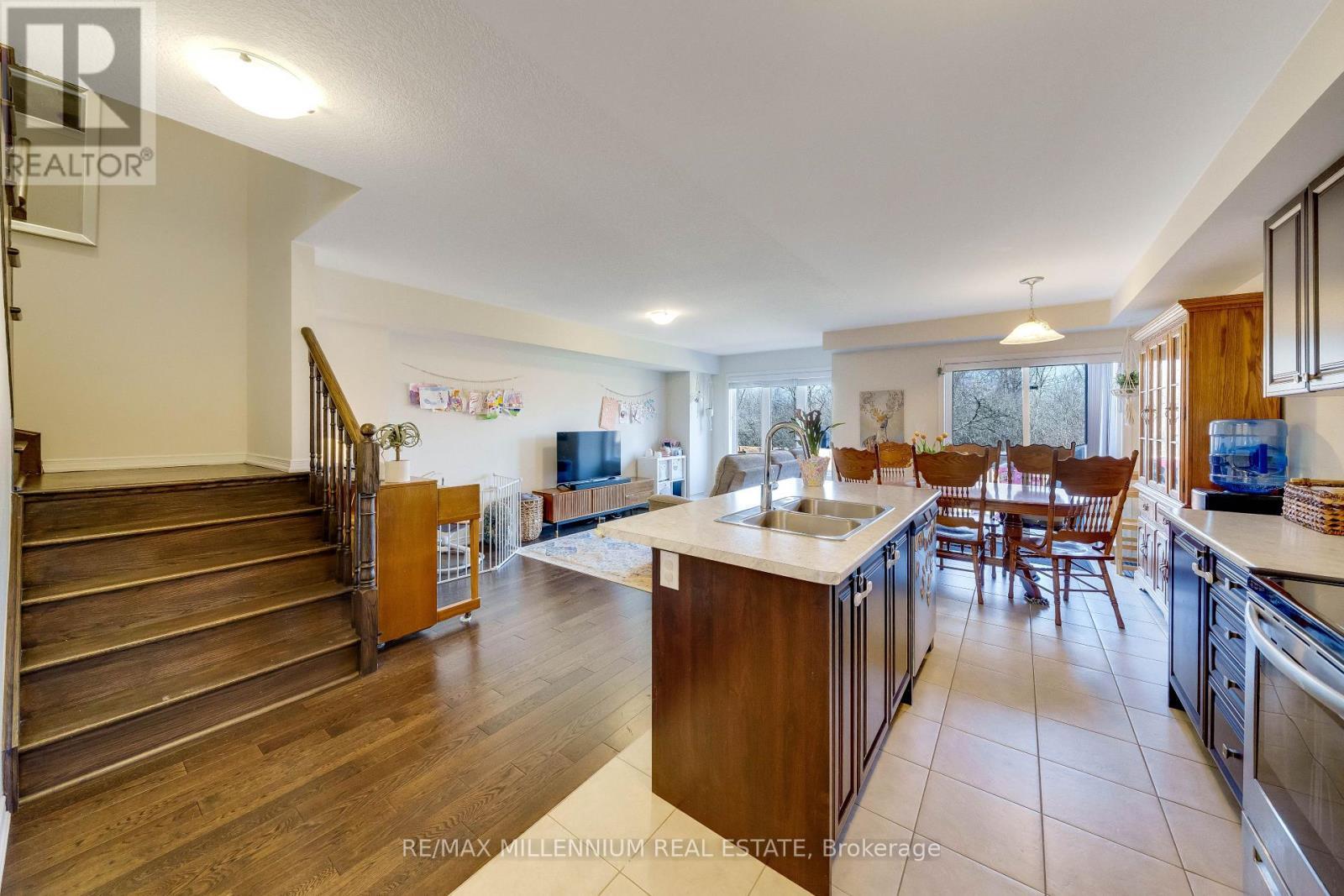 96 Esther Crescent S, Thorold, ON - Indoor Photo Showing Kitchen