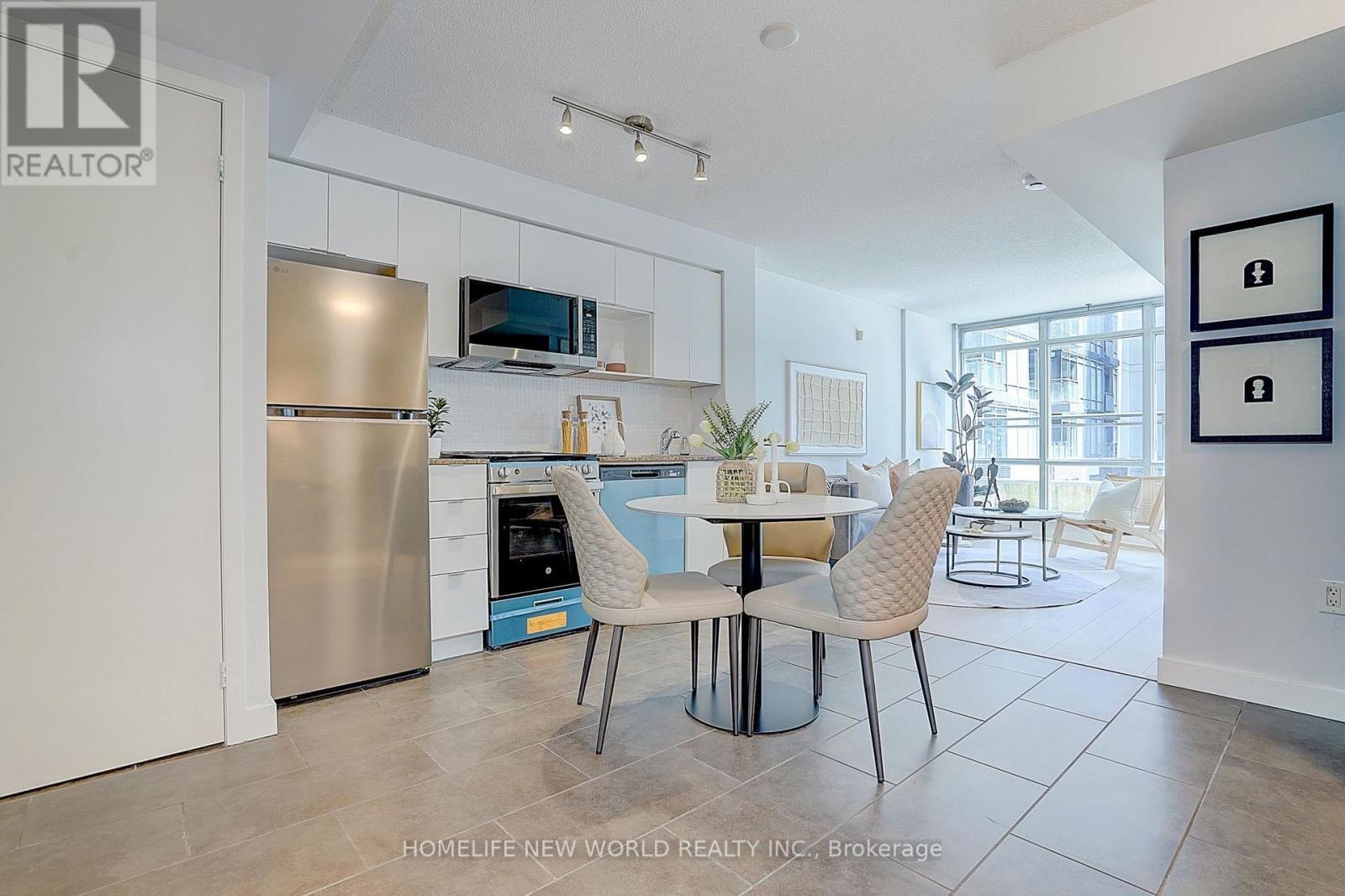307 - 15 Fort York Boulevard, Toronto, ON - Indoor Photo Showing Kitchen