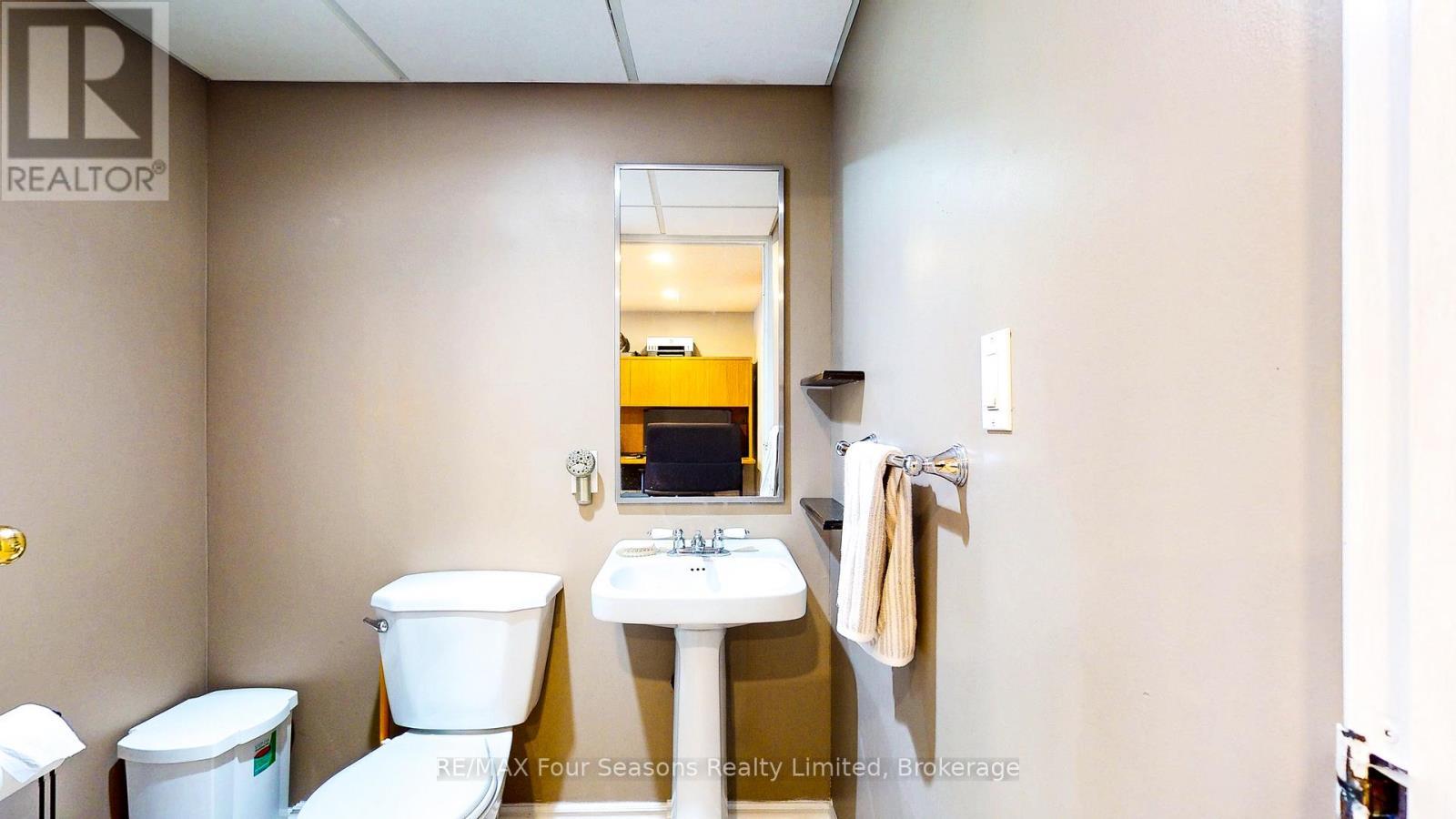 74 Telfer Road, Collingwood, ON - Indoor Photo Showing Bathroom
