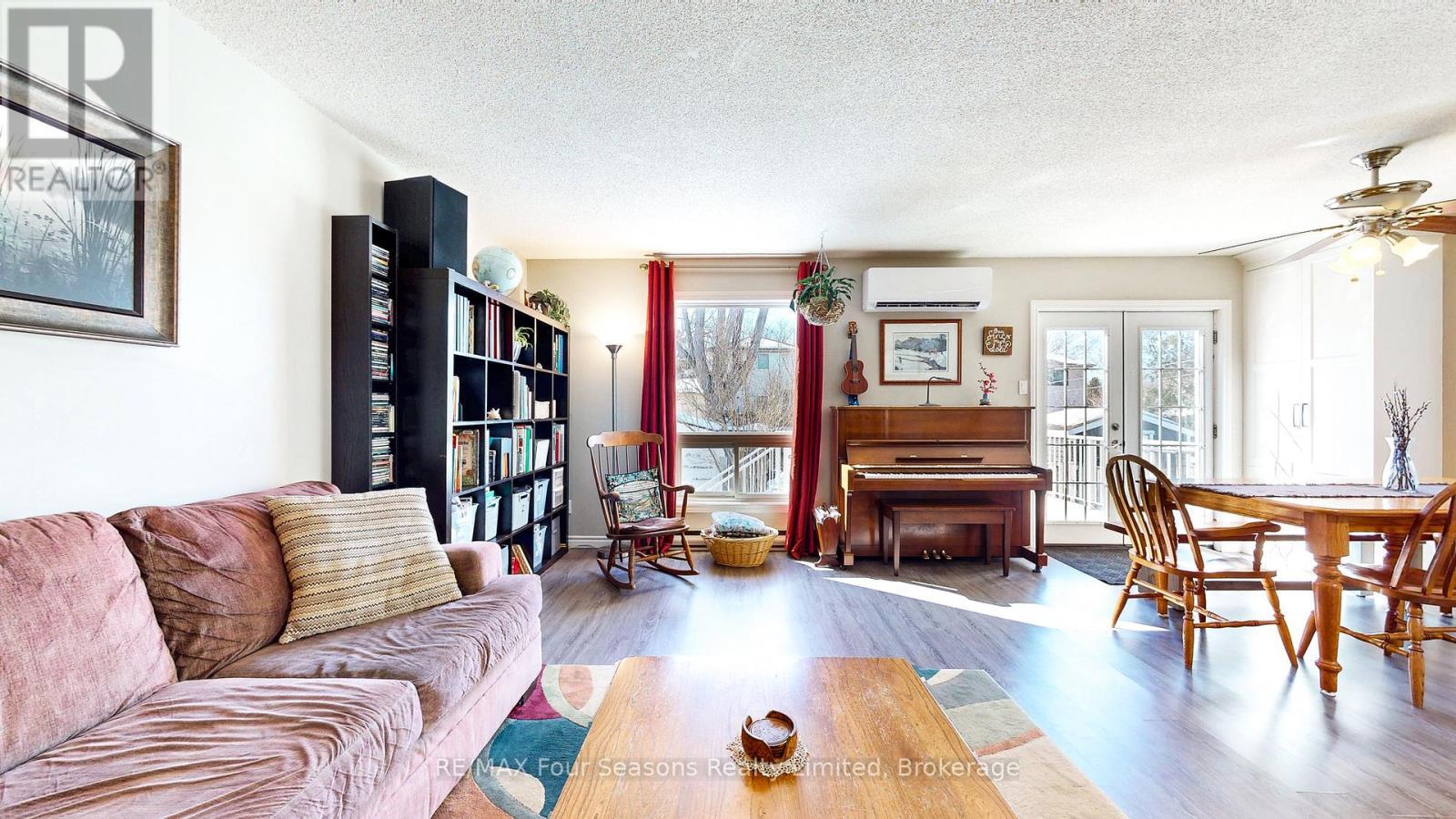74 Telfer Road, Collingwood, ON - Indoor Photo Showing Living Room With Fireplace