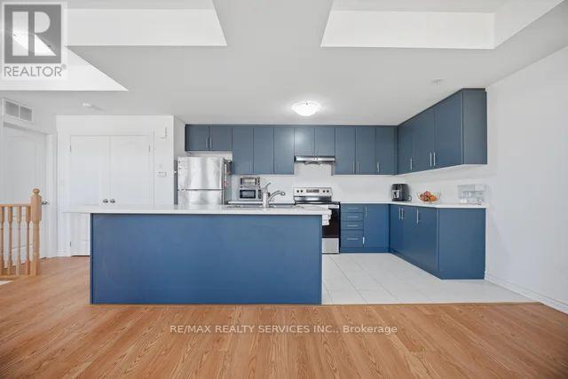 14 - 417 Dougall Avenue, Caledon, ON - Indoor Photo Showing Kitchen With Upgraded Kitchen
