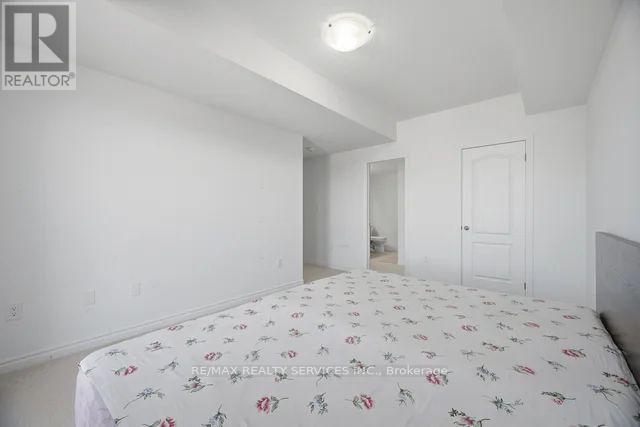 14 - 417 Dougall Avenue, Caledon, ON - Indoor Photo Showing Bedroom