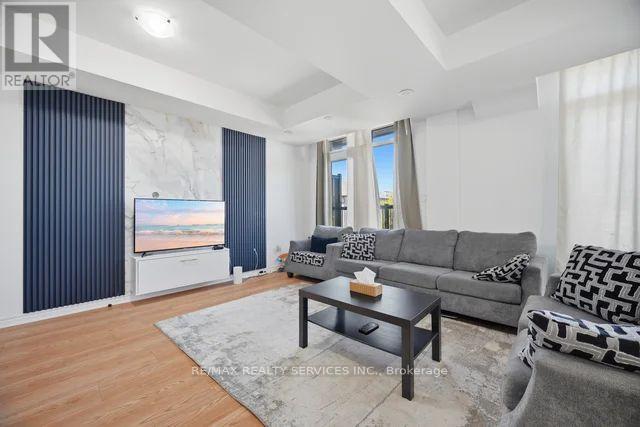 14 - 417 Dougall Avenue, Caledon, ON - Indoor Photo Showing Living Room
