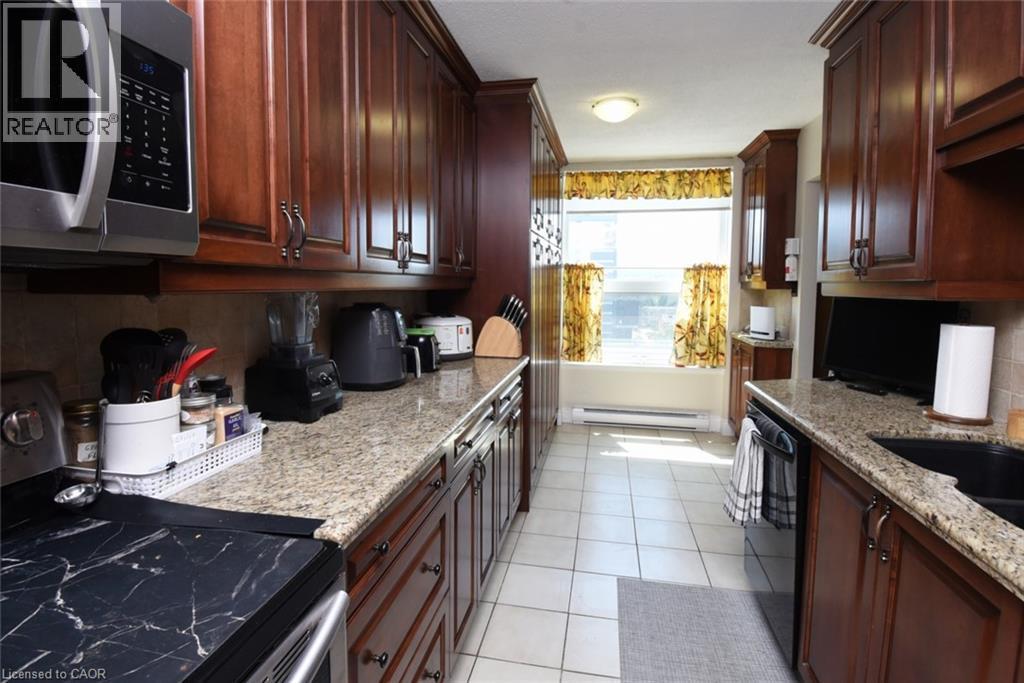 75 Queen Street N Unit# 1204, Hamilton, ON - Indoor Photo Showing Kitchen