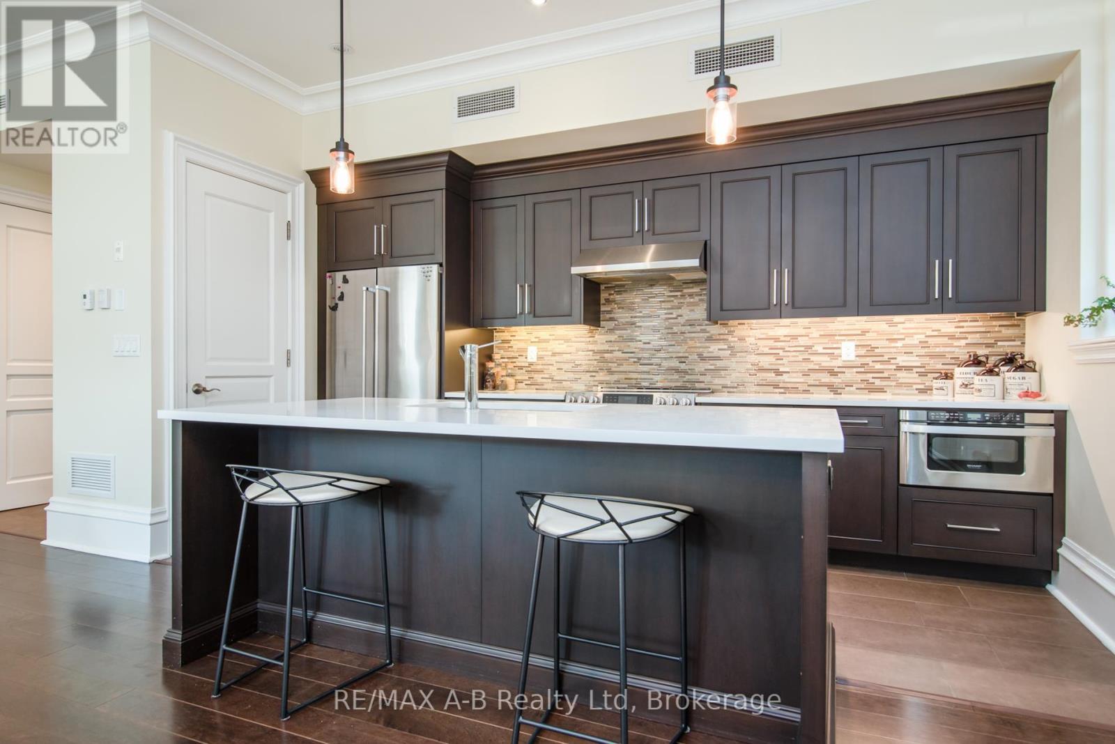 1C - 189 Elizabeth Street, St. Marys, ON - Indoor Photo Showing Kitchen With Upgraded Kitchen