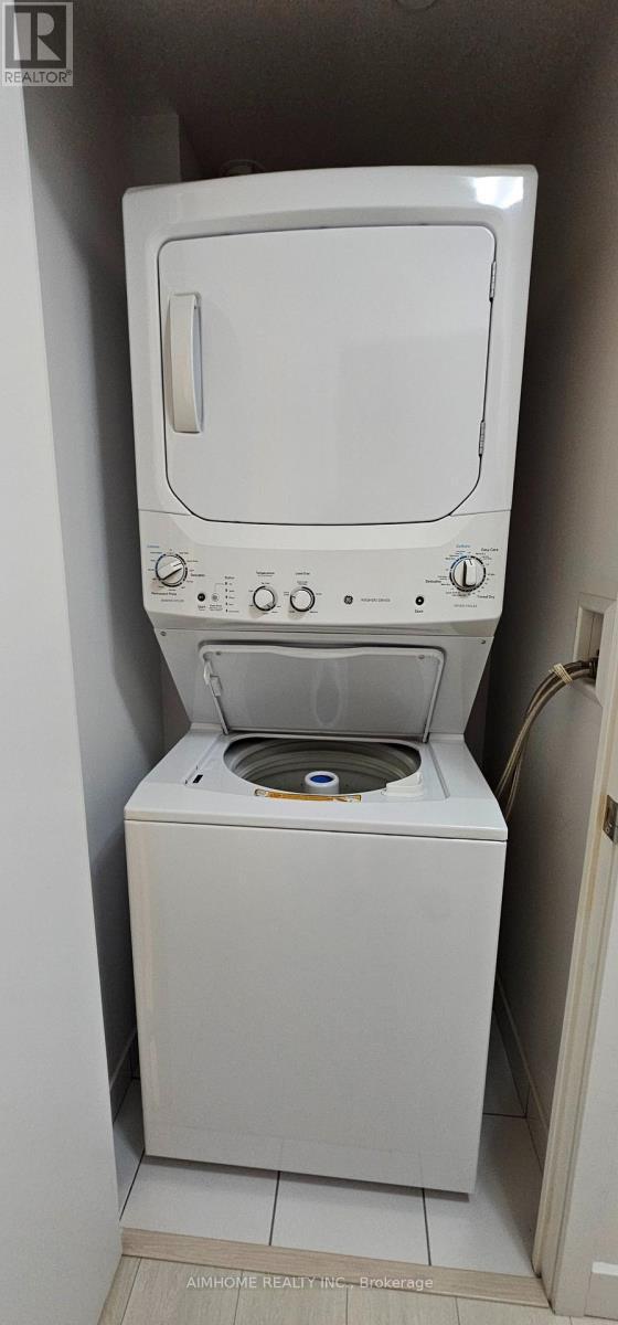 1711 - 8 Eglinton Avenue E, Toronto, ON - Indoor Photo Showing Laundry Room