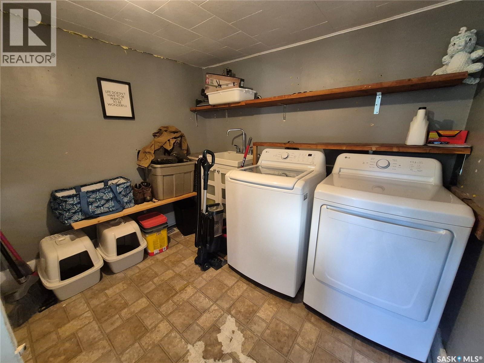 729 Bertrand Avenue, Radville, SK - Indoor Photo Showing Laundry Room