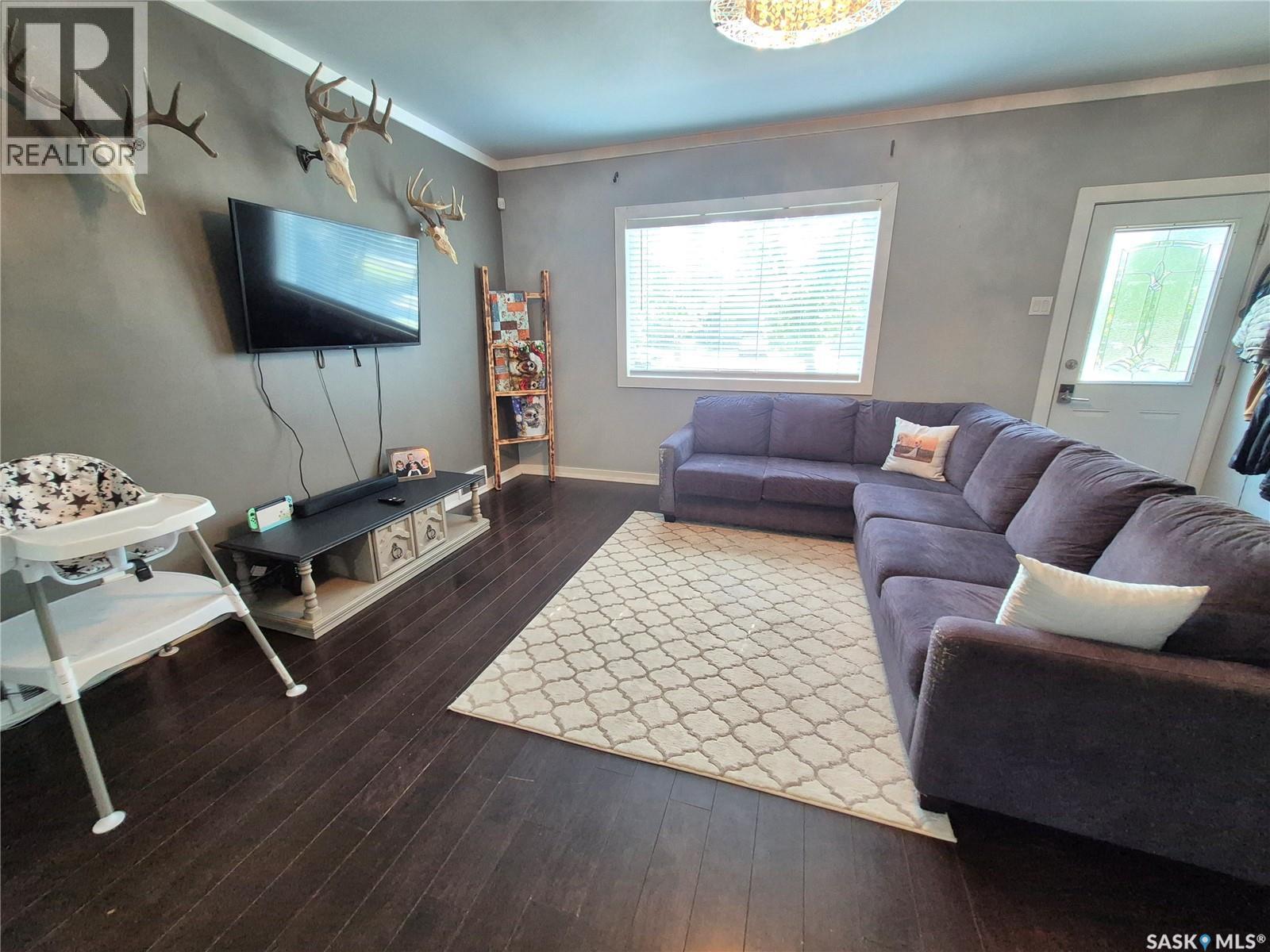 729 Bertrand Avenue, Radville, SK - Indoor Photo Showing Living Room