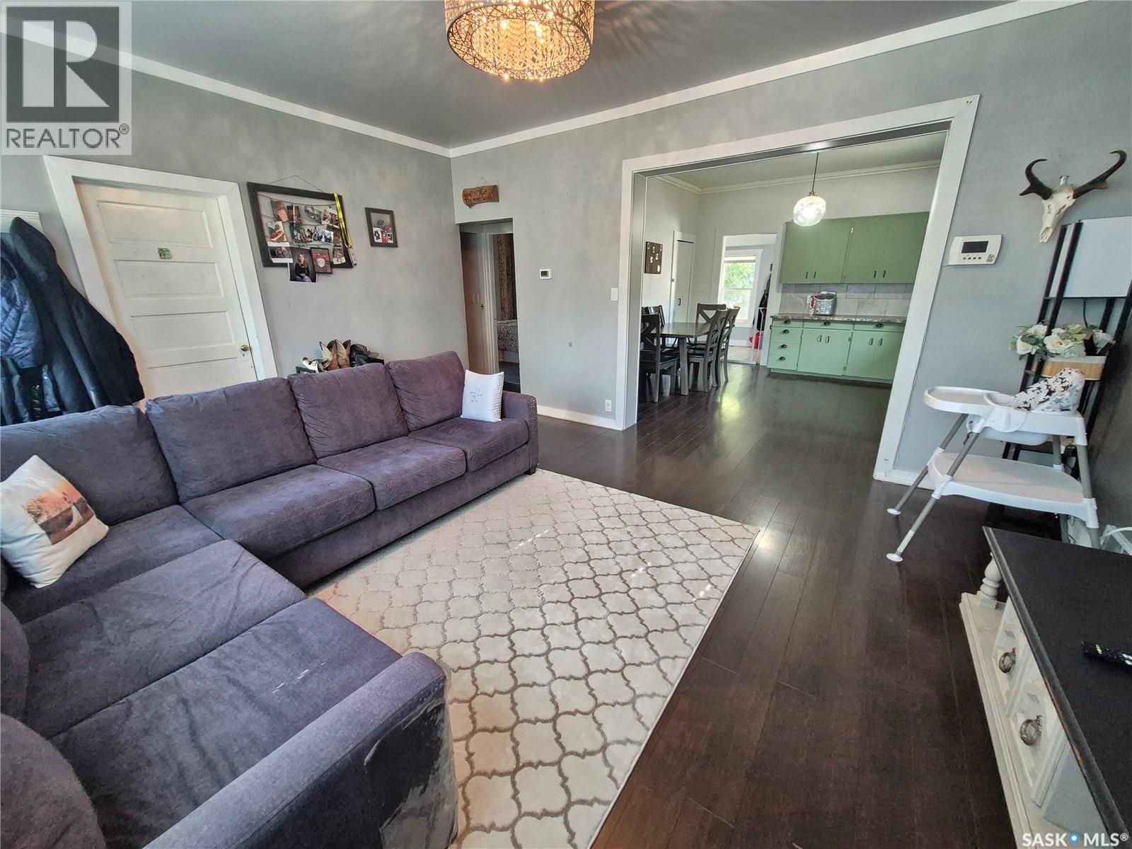 729 Bertrand Avenue, Radville, SK - Indoor Photo Showing Living Room