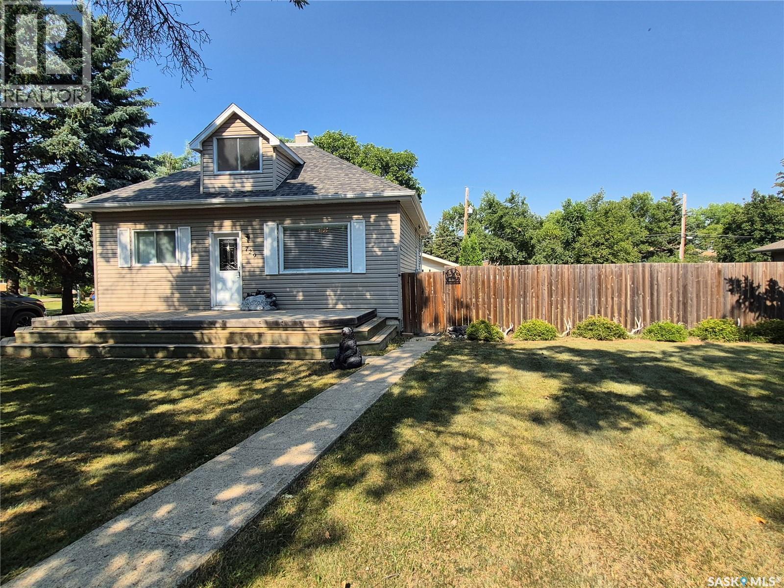 729 Bertrand Avenue, Radville, SK - Outdoor