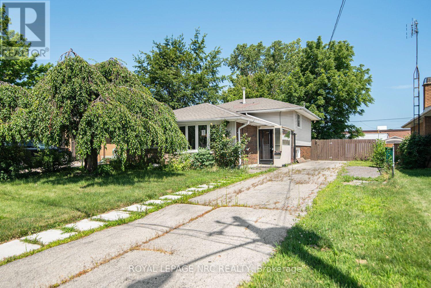 100 Mountain Avenue N, Hamilton (Stoney Creek), ON - Outdoor