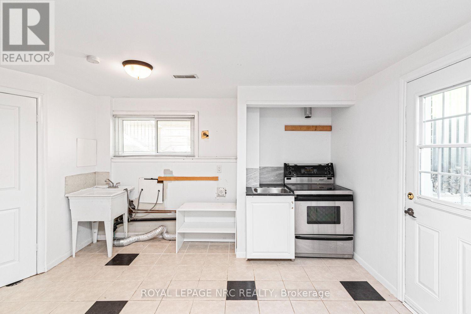 100 Mountain Avenue N, Hamilton (Stoney Creek), ON - Indoor