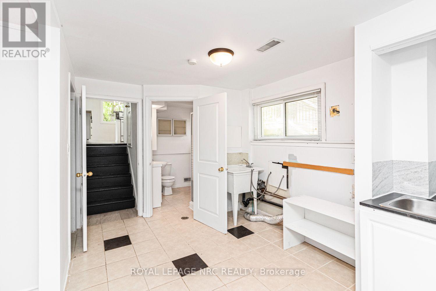 100 Mountain Avenue N, Hamilton (Stoney Creek), ON - Indoor