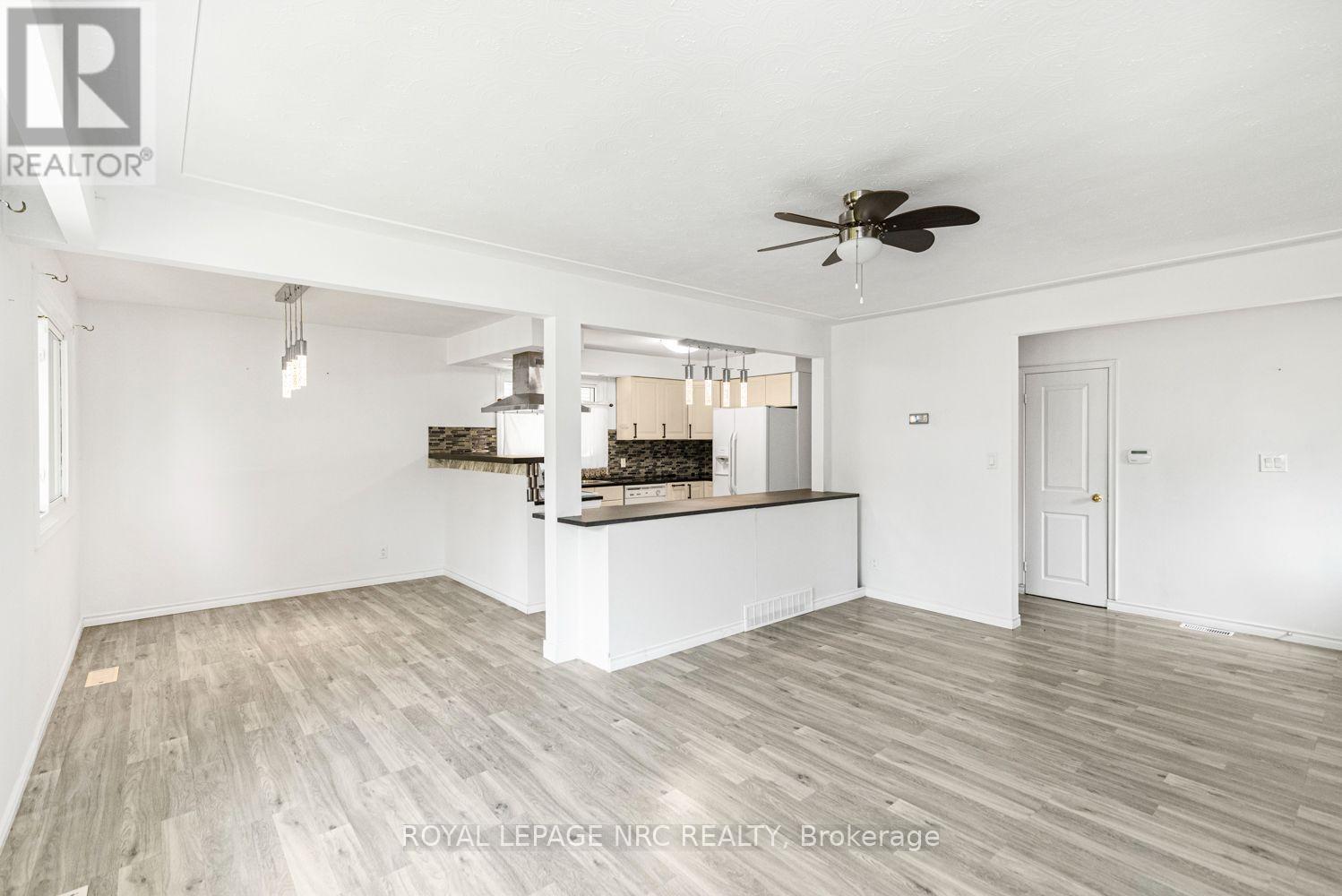 100 Mountain Avenue N, Hamilton (Stoney Creek), ON - Indoor Photo Showing Kitchen