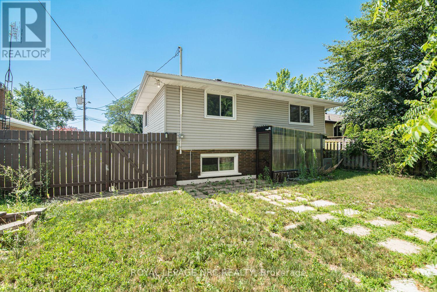100 Mountain Avenue N, Hamilton (Stoney Creek), ON - Outdoor