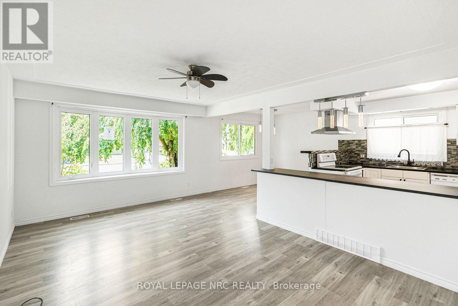 100 Mountain Avenue N, Hamilton (Stoney Creek), ON - Indoor
