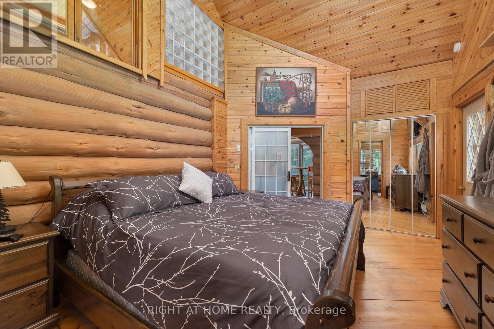 235 Loch Erne Road, Mcdougall, ON - Indoor Photo Showing Bedroom